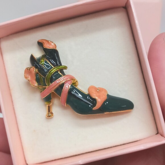 Jewelry - KJL NIB  Wrap Around Lily Enamel Shoe Brooch